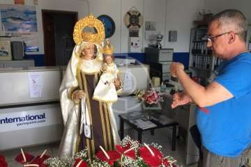 Procesión terrestre-marítimo de la Virgen del Carmen por la bahía de Melenara (Foto TA)